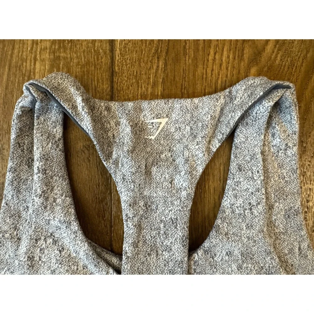 GymShark‎ Womens Sports Bra Medium Dry Management Gray Discontinued Ladies Top